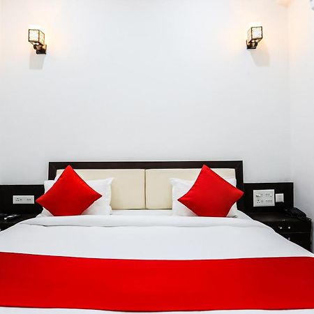 Oyo Hotel New Geetanjali Near Gautam Buddha Park Лакхнау Экстерьер фото