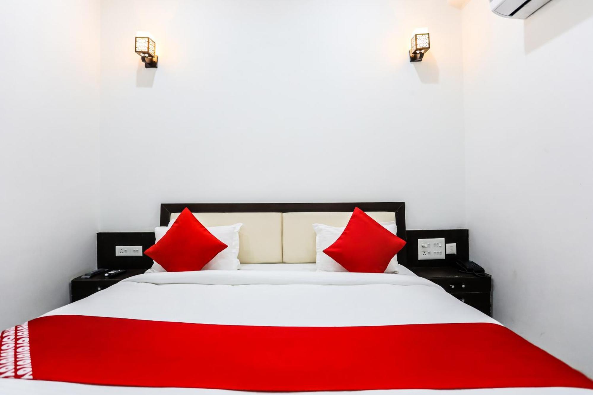 Oyo Hotel New Geetanjali Near Gautam Buddha Park Лакхнау Экстерьер фото