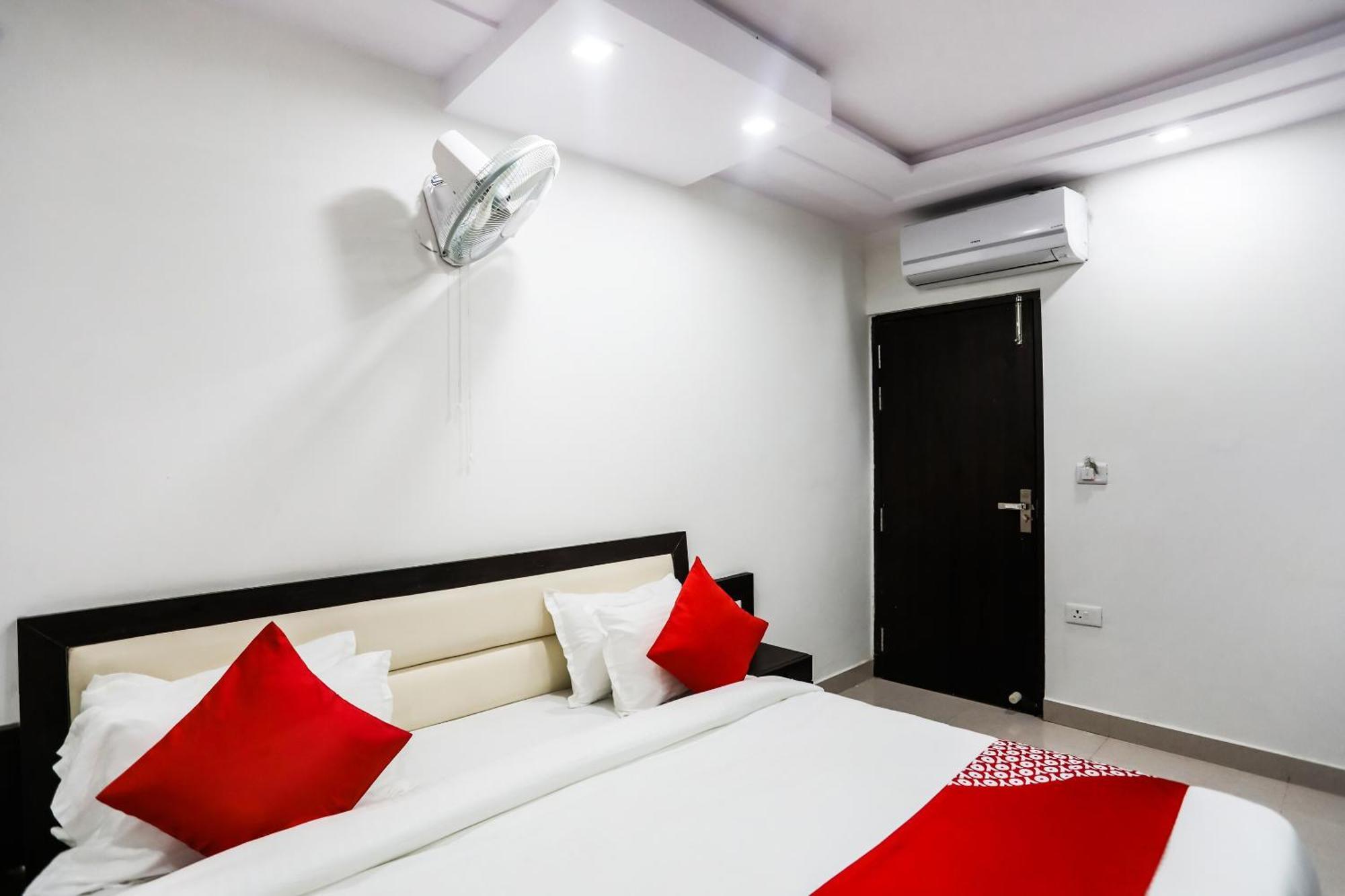 Oyo Hotel New Geetanjali Near Gautam Buddha Park Лакхнау Экстерьер фото