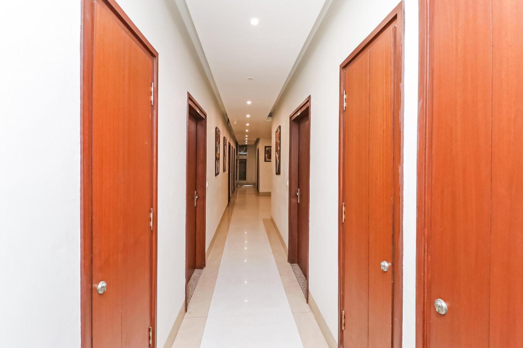 Oyo Hotel New Geetanjali Near Gautam Buddha Park Лакхнау Экстерьер фото